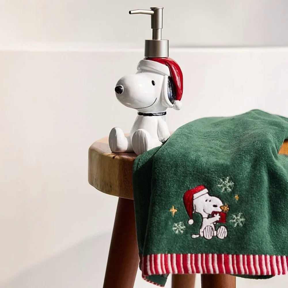 Peanuts Snoopy Christmas Holiday Hand Towel Collectible NWT